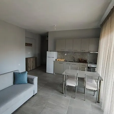 Apartamento Irina's 3 *