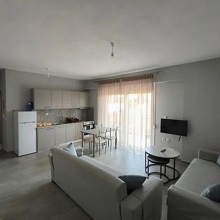 Apartamento Irina's 3 *