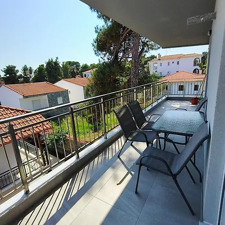 Apartamento Irina's 3 *