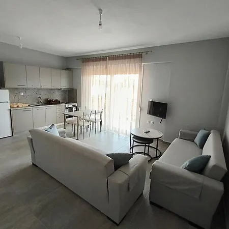 Apartamento Irina's 3 *